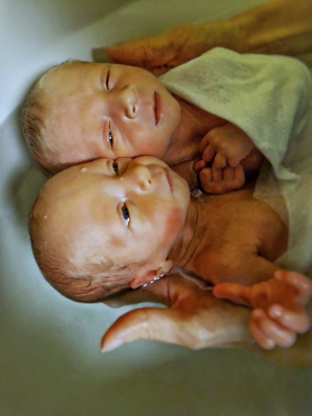 thérapeutique bain bébé de jumeaux TBB